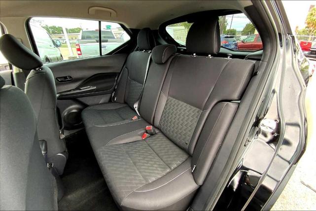Photo of 2021 Super Black Nissan Kicks