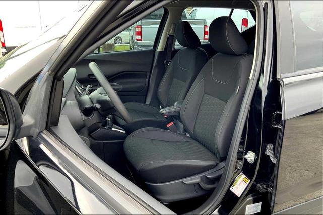 Photo of 2021 Super Black Nissan Kicks