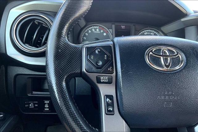 Photo of 2016 Super White Toyota Tacoma