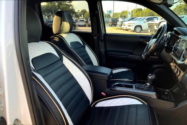 Photo of 2016 Super White Toyota Tacoma