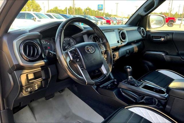 Photo of 2016 Super White Toyota Tacoma