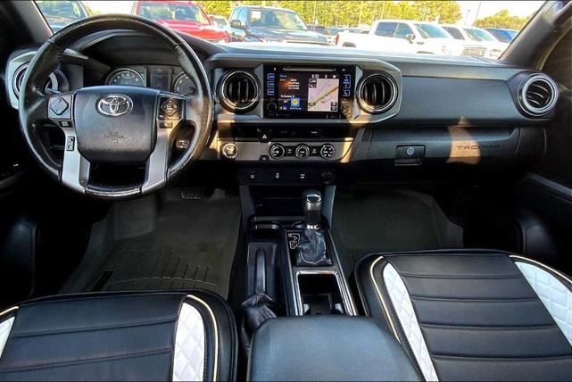 Photo of 2016 Super White Toyota Tacoma