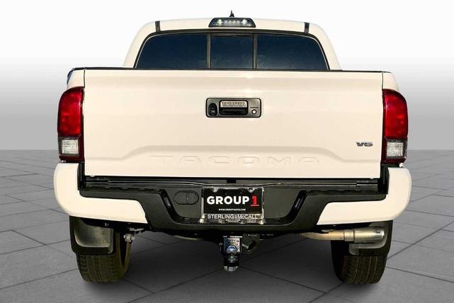 Photo of 2016 Super White Toyota Tacoma