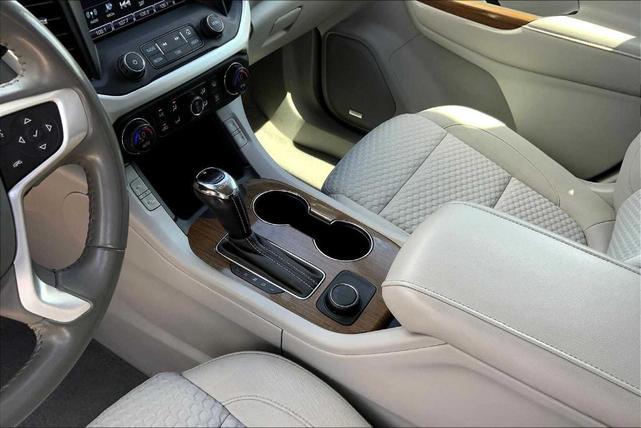 Photo of 2019 White Frost Tri-Coat GMC Acadia