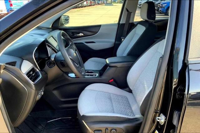Photo of 2022 Mosaic Black Metallic Chevrolet Equinox