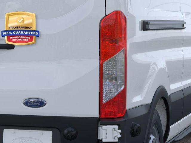 Photo of 2025 Oxford White Ford Transit-250
