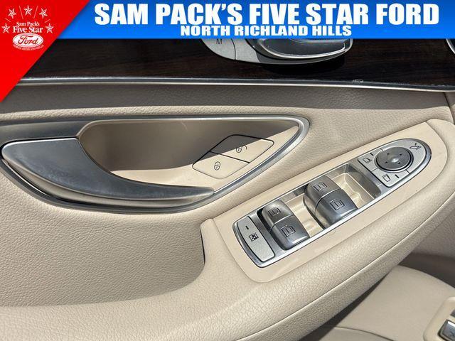 Photo of 2021 Polar White Mercedes-Benz GLC 300