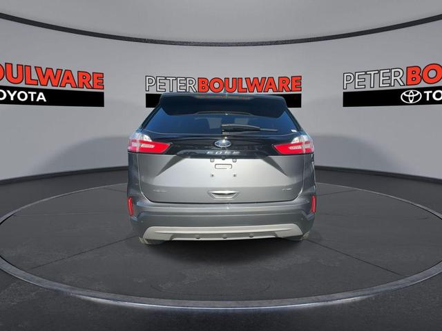 Photo of 2024 Gray Metallic Ford Edge
