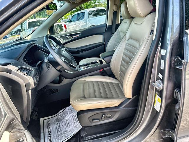 Photo of 2024 Gray Metallic Ford Edge