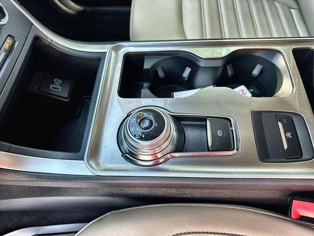 Photo of 2024 Gray Metallic Ford Edge