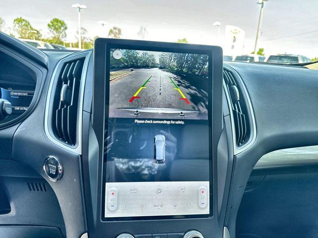 Photo of 2024 Gray Metallic Ford Edge