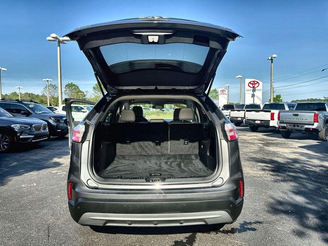 Photo of 2024 Gray Metallic Ford Edge