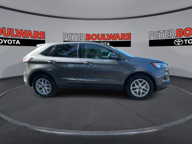 Photo of 2024 Gray Metallic Ford Edge