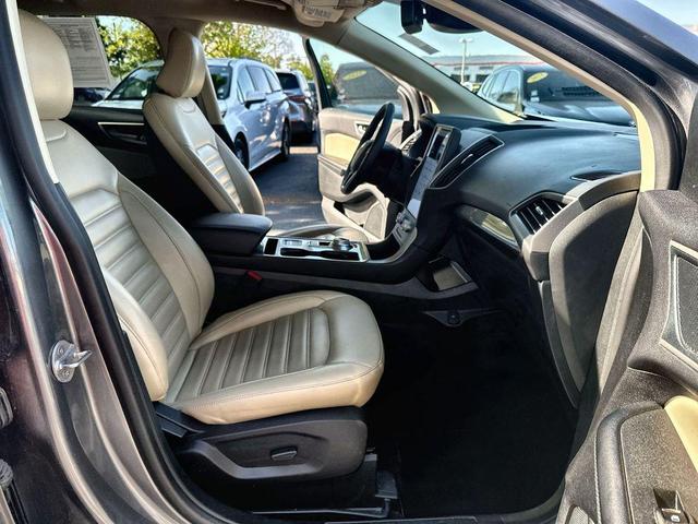 Photo of 2024 Gray Metallic Ford Edge