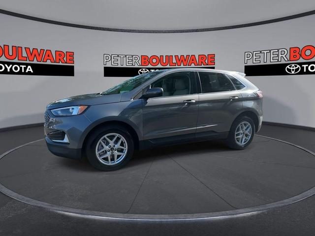 Photo of 2024 Gray Metallic Ford Edge
