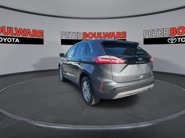 Photo of 2024 Gray Metallic Ford Edge