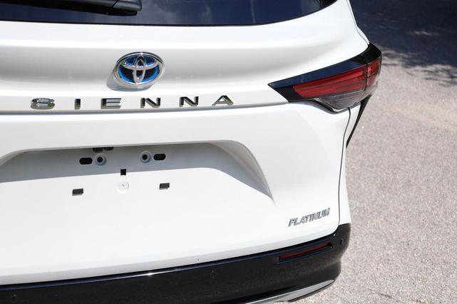 Photo of 2025 Wind Chill Prl Toyota Sienna