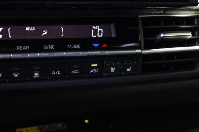 Photo of 2025 Wind Chill Prl Toyota Sienna