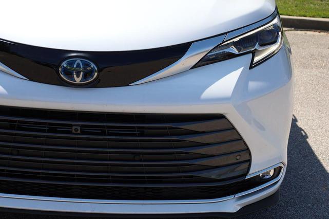 Photo of 2025 Wind Chill Prl Toyota Sienna
