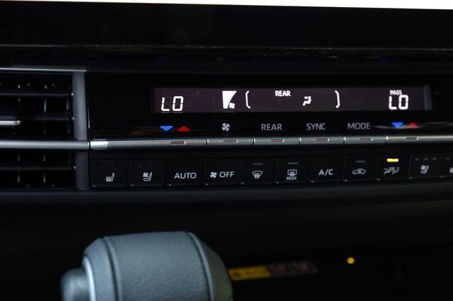 Photo of 2025 Wind Chill Prl Toyota Sienna
