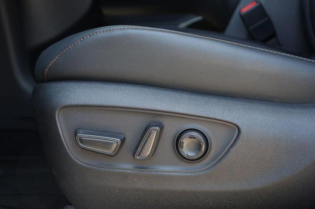 Photo of 2025 Wind Chill Prl Toyota Sienna