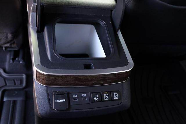 Photo of 2025 Wind Chill Prl Toyota Sienna