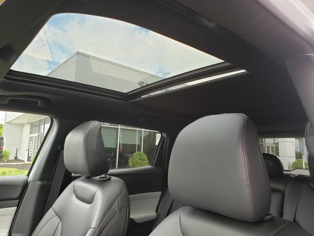 Photo of 2025 Bright White Clearcoat Jeep Compass