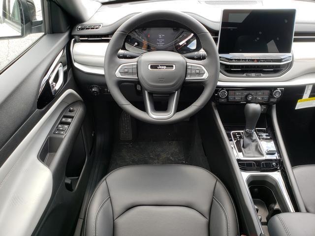 Photo of 2025 Bright White Clearcoat Jeep Compass