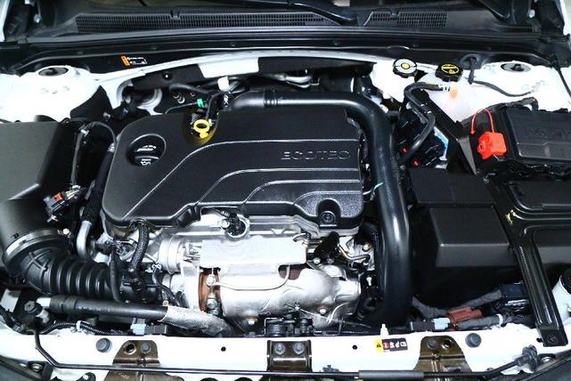 Photo of 2024 Summit White Chevrolet Malibu