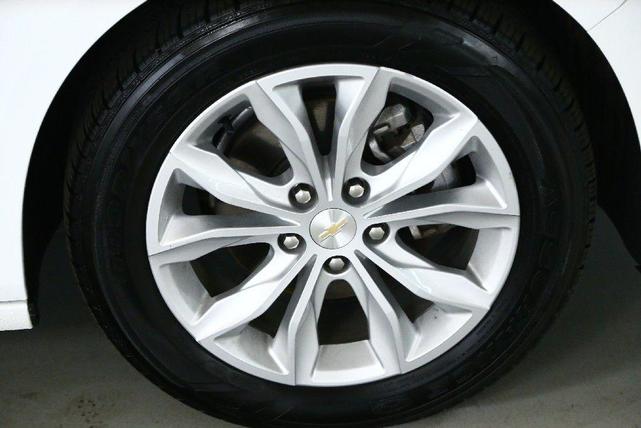 Photo of 2024 Summit White Chevrolet Malibu