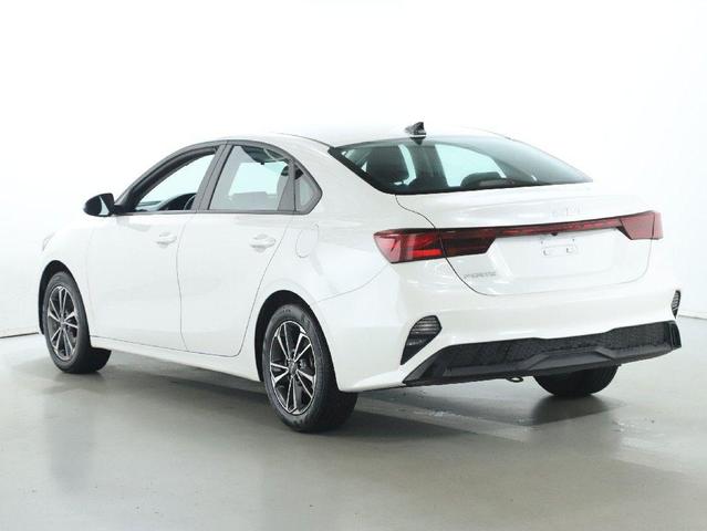 Photo of 2023 Snow White Pearl Kia Forte