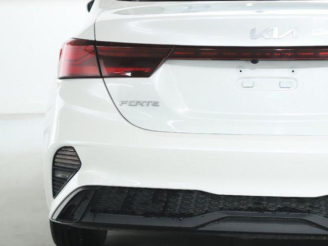 Photo of 2023 Snow White Pearl Kia Forte