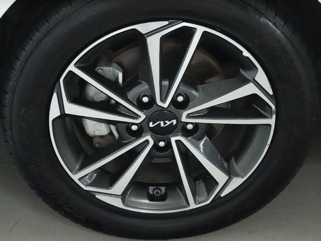 Photo of 2023 Snow White Pearl Kia Forte