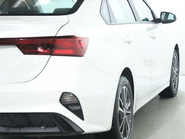 Photo of 2023 Snow White Pearl Kia Forte