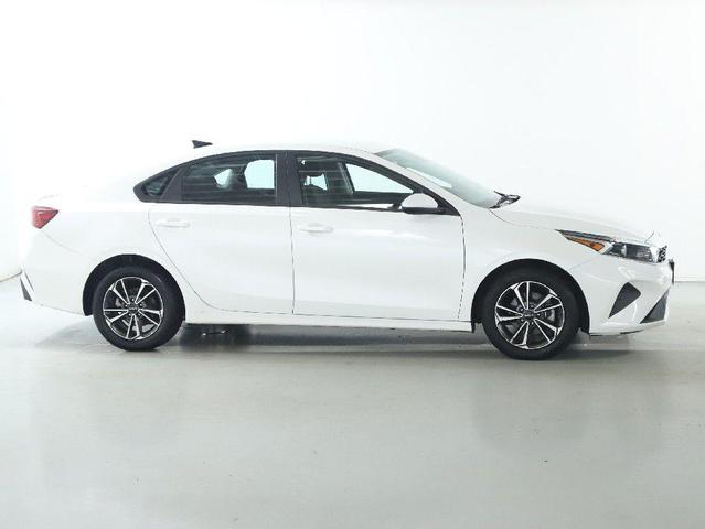 Photo of 2023 Snow White Pearl Kia Forte