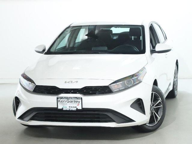 Photo of 2023 Snow White Pearl Kia Forte