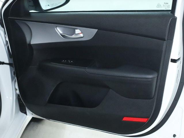 Photo of 2023 Snow White Pearl Kia Forte
