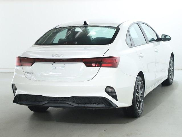 Photo of 2023 Snow White Pearl Kia Forte