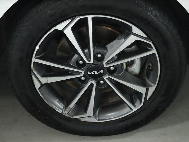 Photo of 2023 Snow White Pearl Kia Forte