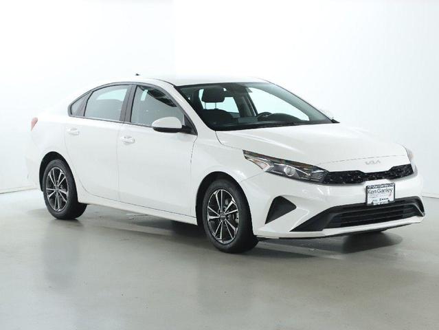 Photo of 2023 Snow White Pearl Kia Forte
