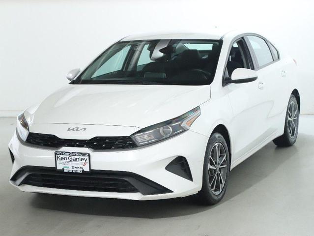 Photo of 2023 Snow White Pearl Kia Forte