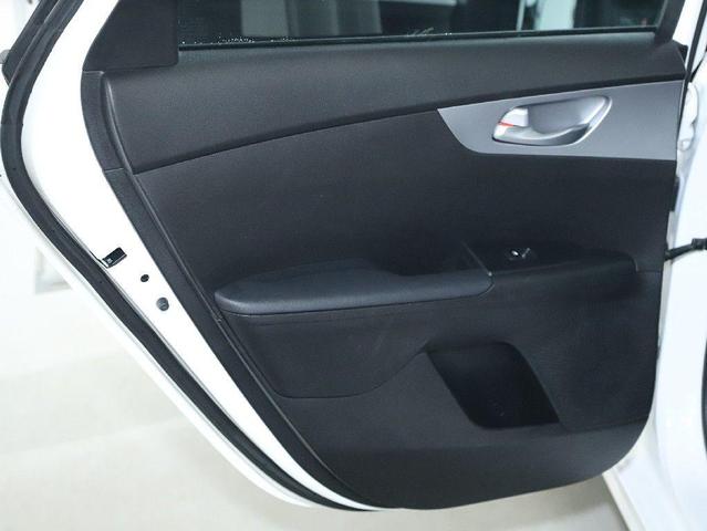 Photo of 2023 Snow White Pearl Kia Forte