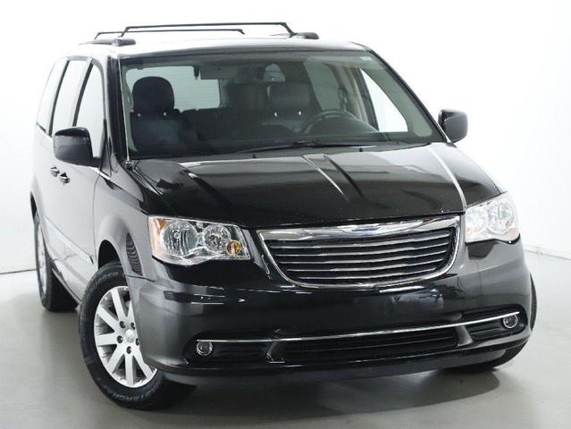 Photo of 2016 Brilliant Black Crystal Pearlcoat Chrysler Town & Country