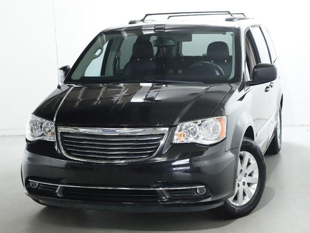 Photo of 2016 Brilliant Black Crystal Pearlcoat Chrysler Town & Country