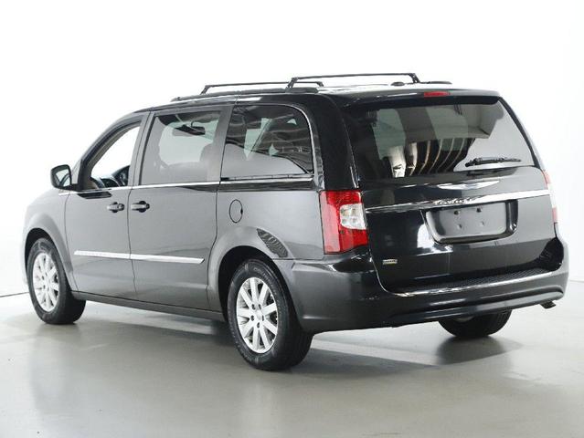 Photo of 2016 Brilliant Black Crystal Pearlcoat Chrysler Town & Country