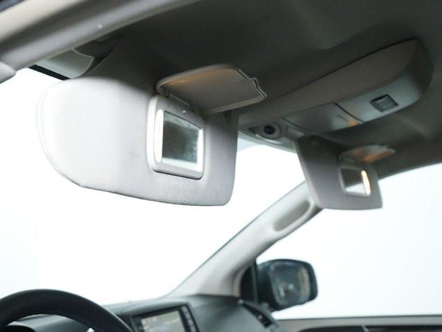 Photo of 2016 Brilliant Black Crystal Pearlcoat Chrysler Town & Country