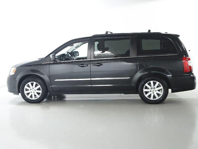 Photo of 2016 Brilliant Black Crystal Pearlcoat Chrysler Town & Country