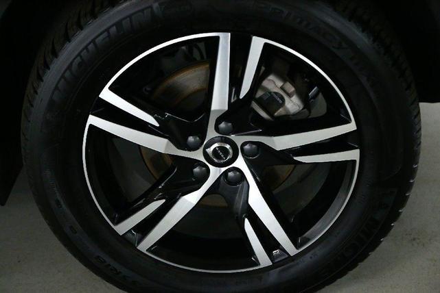 Photo of 2025 Onyx Black Metallic Volvo XC40