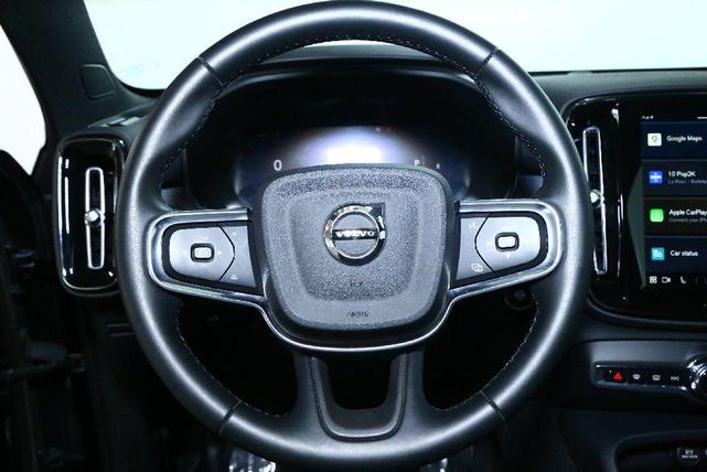 Photo of 2025 Onyx Black Metallic Volvo XC40