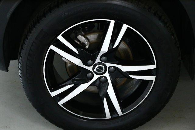 Photo of 2025 Onyx Black Metallic Volvo XC40